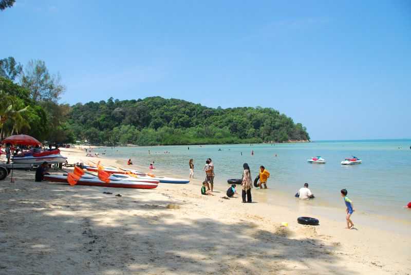 Pantai Tanjung Biru (Blue Lagoon)
